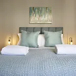 Nap Clifton 아파트
